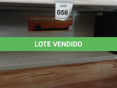LOTE 056 - 01 ARMÁRIO SUSPENSO. (NO ESTADO EM QUE SE ENCONTRA. SUJEITO A AVARIAS OCULTAS/VISÍVEIS.)