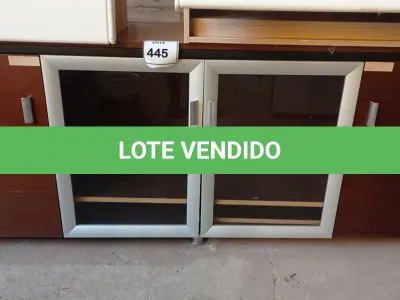 LOTE 445 - 01 RACK EM MADEIRA 04 PORTAS. (NO ESTADO EM QUE SE ENCONTRA. SUJEITO A AVARIAS OCULTAS/VISÍVEIS.)