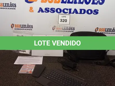 LOTE 320 - 01 TABLET CD0004, COM TECLADO, MOUSE E BOLSA. (NO ESTADO EM QUE SE ENCONTRA. SUJEITO A AVARIAS OCULTAS/VISÍVEIS.)