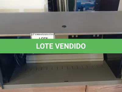 LOTE 393 - 01 ARMÁRIO EM AÇO SUSPENSO. (NO ESTADO EM QUE SE ENCONTRA. SUJEITO A AVARIAS OCULTAS/VISÍVEIS.)