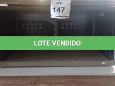 LOTE 147 - 01 ARMÁRIO SUSPENSO EM AÇO. (NO ESTADO EM QUE SE ENCONTRA. SUJEITO A AVARIAS OCULTAS/VISÍVEIS.)