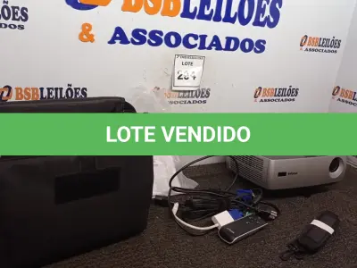 LOTE 294 - 01 INFOCUS PROJECTOR BIVOLT COM CONTROLE. (PROJETOR) (NO ESTADO EM QUE SE ENCONTRA. SUJEITO A AVARIAS OCULTAS/VISÍVEIS.)