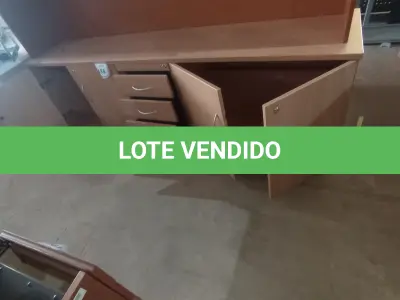 LOTE 188 - 01 RACK EM MADEIRA COM 04 PORTAS E 04 GAVETAS. (NO ESTADO EM QUE SE ENCONTRA. SUJEITO A AVARIAS OCULTAS/VISÍVEIS.)