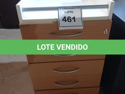 LOTE 461 - 01 GAVETEIRO DE MADEIRA COM 5 GAVETAS. (NO ESTADO EM QUE SE ENCONTRA. SUJEITO A AVARIAS OCULTAS/VISÍVEIS.)