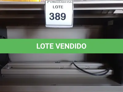 LOTE 389 - 01 ARMÁRIO EM AÇO SUSPENSO. (NO ESTADO EM QUE SE ENCONTRA. SUJEITO A AVARIAS OCULTAS/VISÍVEIS.)