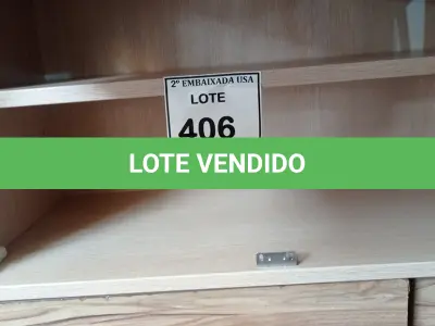 LOTE 406 - 01 ARMÁRIO SUSPENSO EM MADEIRA. (NO ESTADO EM QUE SE ENCONTRA. SUJEITO A AVARIAS OCULTAS/VISÍVEIS.)