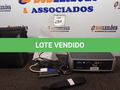 LOTE 294 - 01 INFOCUS PROJECTOR BIVOLT COM CONTROLE. (PROJETOR) (NO ESTADO EM QUE SE ENCONTRA. SUJEITO A AVARIAS OCULTAS/VISÍVEIS.)