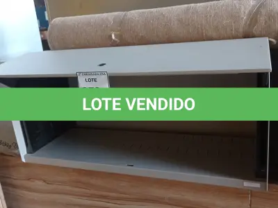LOTE 379 - 01 ARMÁRIO EM AÇO SUSPENSO. (NO ESTADO EM QUE SE ENCONTRA. SUJEITO A AVARIAS OCULTAS/VISÍVEIS.)