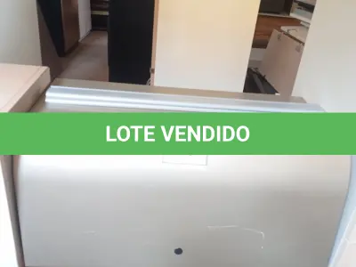 LOTE 409 - 01 ARMÁRIO EM AÇO SUSPENSO. (NO ESTADO EM QUE SE ENCONTRA. SUJEITO A AVARIAS OCULTAS/VISÍVEIS.)