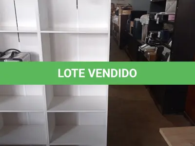 LOTE 293 - 01 ESTANTE BRANCA. (NO ESTADO EM QUE SE ENCONTRA. SUJEITO A AVARIAS OCULTAS/VISÍVEIS.)