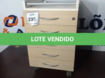 LOTE 235 - 01 GAVETEIRO BEGE COM 5 GAVETAS. (NO ESTADO EM QUE SE ENCONTRA. SUJEITO A AVARIAS OCULTAS/VISÍVEIS.)