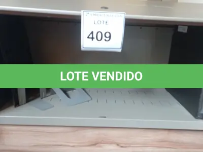 LOTE 409 - 01 ARMÁRIO EM AÇO SUSPENSO. (NO ESTADO EM QUE SE ENCONTRA. SUJEITO A AVARIAS OCULTAS/VISÍVEIS.)
