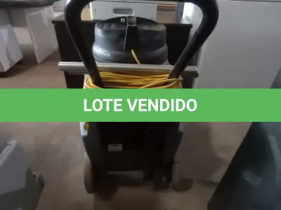 LOTE 324 - 01 ASPIRADOR DE PÓ E ÁGUA MARCA KARCHER NT68/1 110V (VACUUM CLEANER).  (NO ESTADO EM QUE SE ENCONTRA. SUJEITO A AVARIAS OCULTAS/VISÍVEIS.) AV9722H