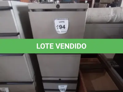 LOTE 194 - 01 GAVETEIRO EM AÇO 02 GAVETAS. (NO ESTADO EM QUE SE ENCONTRA. SUJEITO A AVARIAS OCULTAS/VISÍVEIS.)
