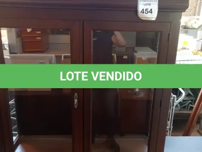 LOTE 454 - 01 CHINA TOP. (PARTE SUPERIOR CRISTALEIRA) (NO ESTADO EM QUE SE ENCONTRA. SUJEITO A AVARIAS OCULTAS/VISÍVEIS.) AV9652K