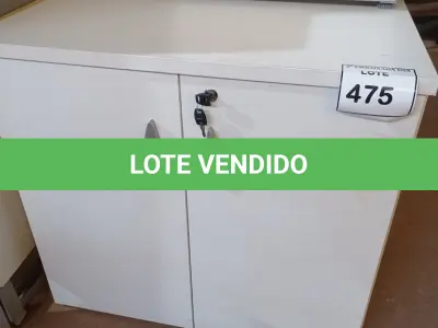 LOTE 475 - 01 ARMÁRIO BAIXO DE 02 PORTAS MADEIRA CLARA. (NO ESTADO EM QUE SE ENCONTRA. SUJEITO A AVARIAS OCULTAS/VISÍVEIS.)