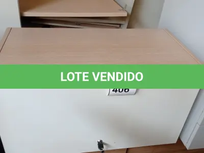LOTE 406 - 01 ARMÁRIO SUSPENSO EM MADEIRA. (NO ESTADO EM QUE SE ENCONTRA. SUJEITO A AVARIAS OCULTAS/VISÍVEIS.)