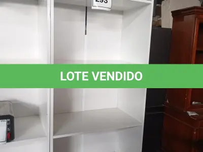 LOTE 293 - 01 ESTANTE BRANCA. (NO ESTADO EM QUE SE ENCONTRA. SUJEITO A AVARIAS OCULTAS/VISÍVEIS.)