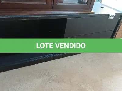 LOTE 453 - 01 RACK PRETO COM PORTA DE CORRER. (NO ESTADO EM QUE SE ENCONTRA. SUJEITO A AVARIAS OCULTAS/VISÍVEIS.)
