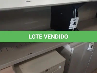 LOTE 253 - 01 ARMÁRIO SUSPENSO DUPLO EM AÇO. (NO ESTADO EM QUE SE ENCONTRA. SUJEITO A AVARIAS OCULTAS/VISÍVEIS.)