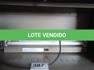 LOTE 387 - 01 ARMÁRIO EM AÇO SUSPENSO. (NO ESTADO EM QUE SE ENCONTRA. SUJEITO A AVARIAS OCULTAS/VISÍVEIS.)