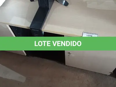 LOTE 329 - 01 RACK EM MADEIRA COM 02 PORTAS. (NO ESTADO EM QUE SE ENCONTRA. SUJEITO A AVARIAS OCULTAS/VISÍVEIS.)