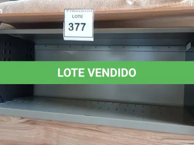 LOTE 377 - 01 ARMÁRIO EM AÇO SUSPENSO. (NO ESTADO EM QUE SE ENCONTRA. SUJEITO A AVARIAS OCULTAS/VISÍVEIS.)