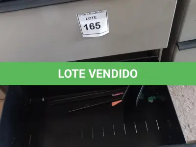 LOTE 165 - 01 ARMÁRIO EM AÇO COM 02 GAVETAS. (NO ESTADO EM QUE SE ENCONTRA. SUJEITO A AVARIAS OCULTAS/VISÍVEIS.)