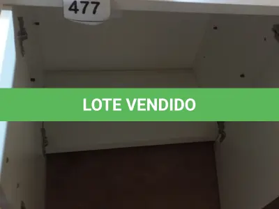 LOTE 477 - 01 ARMÁRIO BAIXO DE 02 PORTAS MADEIRA CLARA. (NO ESTADO EM QUE SE ENCONTRA. SUJEITO A AVARIAS OCULTAS/VISÍVEIS.)