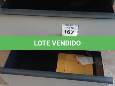 LOTE 167 - 01 ARMÁRIO EM AÇO COM 02 GAVETAS. (NO ESTADO EM QUE SE ENCONTRA. SUJEITO A AVARIAS OCULTAS/VISÍVEIS.)