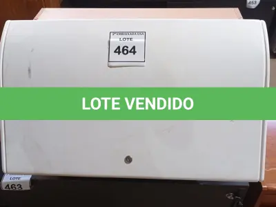 LOTE 464 - 01 ARMÁRIO SUSPENSO. (NO ESTADO EM QUE SE ENCONTRA. SUJEITO A AVARIAS OCULTAS/VISÍVEIS.)