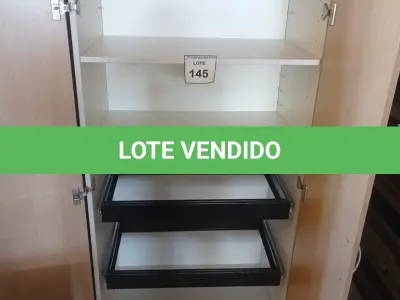 LOTE 145 - 01 ARMÁRIO ALTO EM MADEIRA COM 02 PORTAS. (NO ESTADO EM QUE SE ENCONTRA. SUJEITO A AVARIAS OCULTAS/VISÍVEIS.)