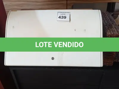LOTE 439 - 01 ARMÁRIO SUSPENSO. (NO ESTADO EM QUE SE ENCONTRA. SUJEITO A AVARIAS OCULTAS/VISÍVEIS.)