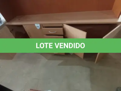 LOTE 188 - 01 RACK EM MADEIRA COM 04 PORTAS E 04 GAVETAS. (NO ESTADO EM QUE SE ENCONTRA. SUJEITO A AVARIAS OCULTAS/VISÍVEIS.)