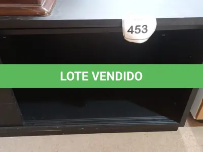 LOTE 453 - 01 RACK PRETO COM PORTA DE CORRER. (NO ESTADO EM QUE SE ENCONTRA. SUJEITO A AVARIAS OCULTAS/VISÍVEIS.)