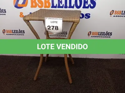 LOTE 278 - 01 GARDEN END TABLE. (MESA DE CANTO DE JARDIM) (NO ESTADO EM QUE SE ENCONTRA. SUJEITO A AVARIAS OCULTAS/VISÍVEIS.) BH1542J