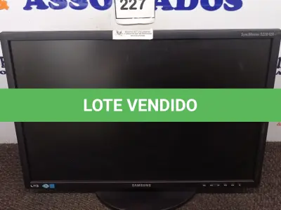 LOTE 227 - 01 MONITOR SAMSUNG Z6LBHCLF101851E. (NO ESTADO EM QUE SE ENCONTRA. SUJEITO A AVARIAS OCULTAS/VISÍVEIS.)