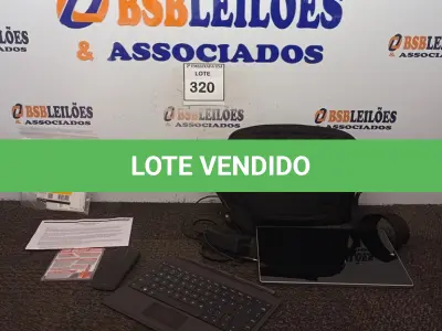 LOTE 320 - 01 TABLET CD0004, COM TECLADO, MOUSE E BOLSA. (NO ESTADO EM QUE SE ENCONTRA. SUJEITO A AVARIAS OCULTAS/VISÍVEIS.)