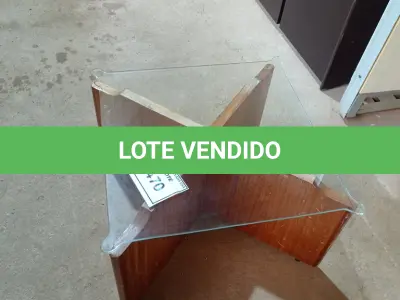 LOTE 470 - 01 MESA DE CENTRO. (NO ESTADO EM QUE SE ENCONTRA. SUJEITO A AVARIAS OCULTAS/VISÍVEIS.)