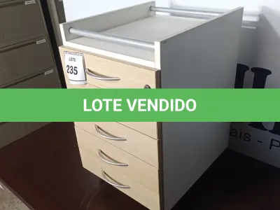 LOTE 235 - 01 GAVETEIRO BEGE COM 5 GAVETAS. (NO ESTADO EM QUE SE ENCONTRA. SUJEITO A AVARIAS OCULTAS/VISÍVEIS.)