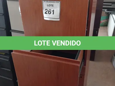 LOTE 261 - 01 GAVETEIRO COM 2 GAVETAS. (NO ESTADO EM QUE SE ENCONTRA. SUJEITO A AVARIAS OCULTAS/VISÍVEIS.)