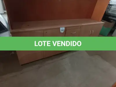 LOTE 188 - 01 RACK EM MADEIRA COM 04 PORTAS E 04 GAVETAS. (NO ESTADO EM QUE SE ENCONTRA. SUJEITO A AVARIAS OCULTAS/VISÍVEIS.)
