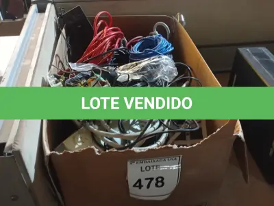 LOTE 478 - 01 CAIXA COM RÉGUAS E FIOS DIVERSOS. (NO ESTADO EM QUE SE ENCONTRA. SUJEITO A AVARIAS OCULTAS/VISÍVEIS.)