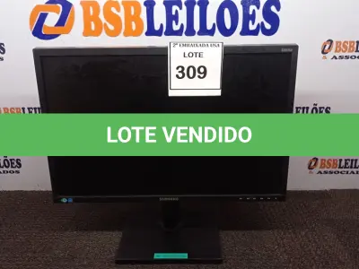 LOTE 309 - 01 MONITOR SAMSUNG. (NO ESTADO EM QUE SE ENCONTRA. SUJEITO A AVARIAS OCULTAS/VISÍVEIS.)