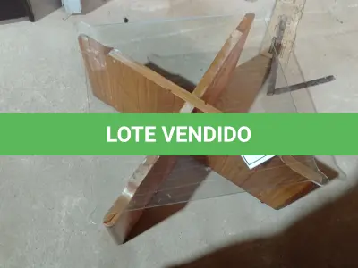 LOTE 470 - 01 MESA DE CENTRO. (NO ESTADO EM QUE SE ENCONTRA. SUJEITO A AVARIAS OCULTAS/VISÍVEIS.)
