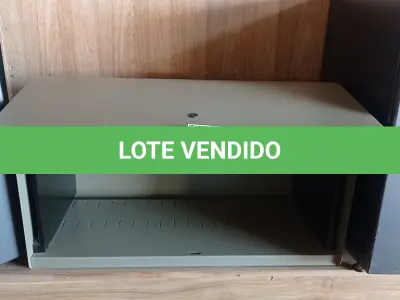 LOTE 384 - 01 ARMÁRIO EM AÇO SUSPENSO. (NO ESTADO EM QUE SE ENCONTRA. SUJEITO A AVARIAS OCULTAS/VISÍVEIS.)