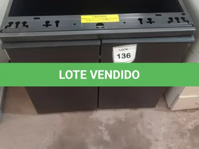 LOTE 136 - 01 ARMÁRIO BAIXO EM AÇO COM 02 PORTAS. (NO ESTADO EM QUE SE ENCONTRA. SUJEITO A AVARIAS OCULTAS/VISÍVEIS.)