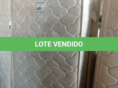 LOTE 421 - 01 BOX TWIN E 01 MATTRESS TWIN. (NO ESTADO EM QUE SE ENCONTRA. SUJEITO A AVARIAS OCULTAS/VISÍVEIS.) AV9952W/AV9952V