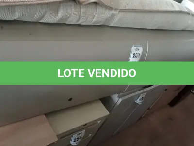 LOTE 253 - 01 ARMÁRIO SUSPENSO DUPLO EM AÇO. (NO ESTADO EM QUE SE ENCONTRA. SUJEITO A AVARIAS OCULTAS/VISÍVEIS.)