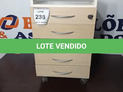 LOTE 238 - 01 GAVETEIRO BEGE COM 5 GAVETAS. (NO ESTADO EM QUE SE ENCONTRA. SUJEITO A AVARIAS OCULTAS/VISÍVEIS.)